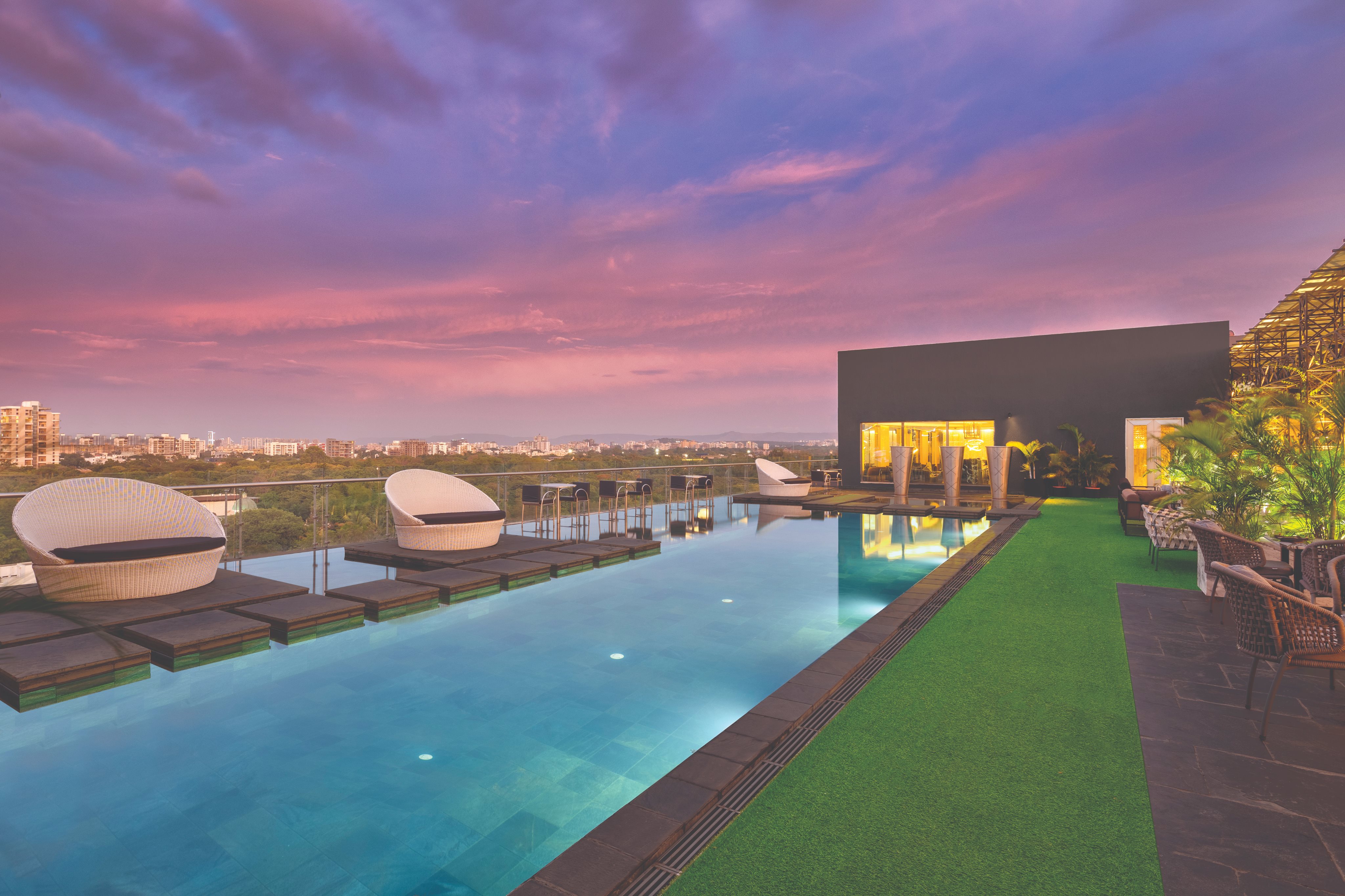 O Hotel Pune rooftop